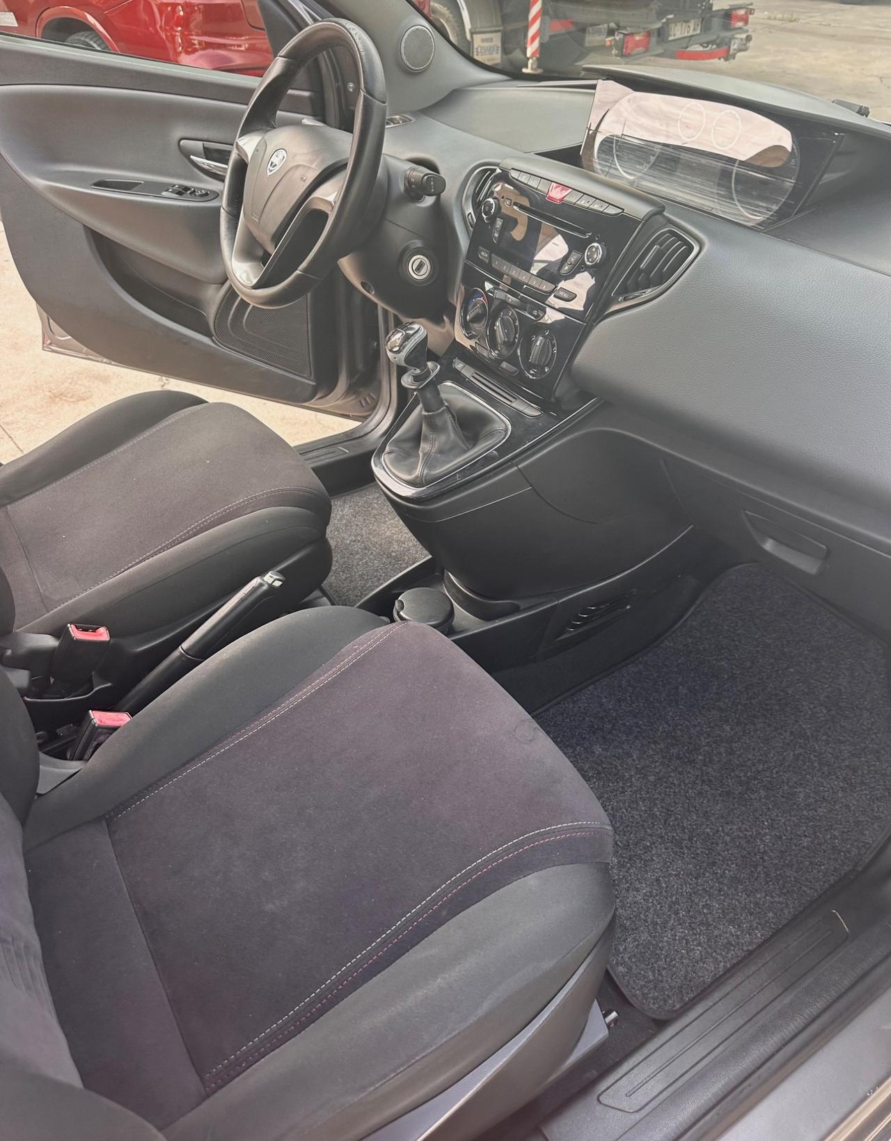 Lancia Ypsilon 1.2 69 CV 5 porte GPL Ecochic Platinum