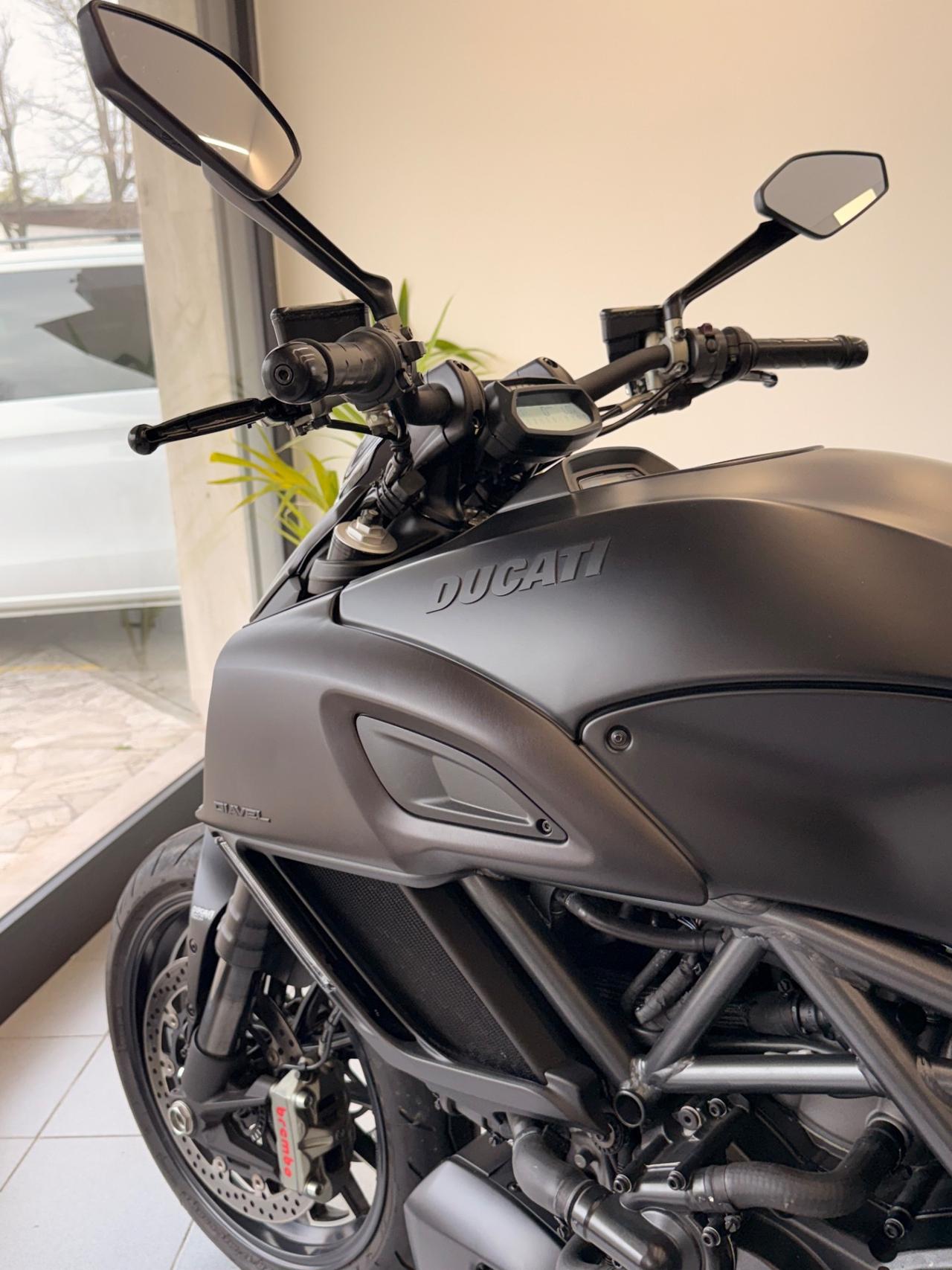 Ducati Diavel Dark