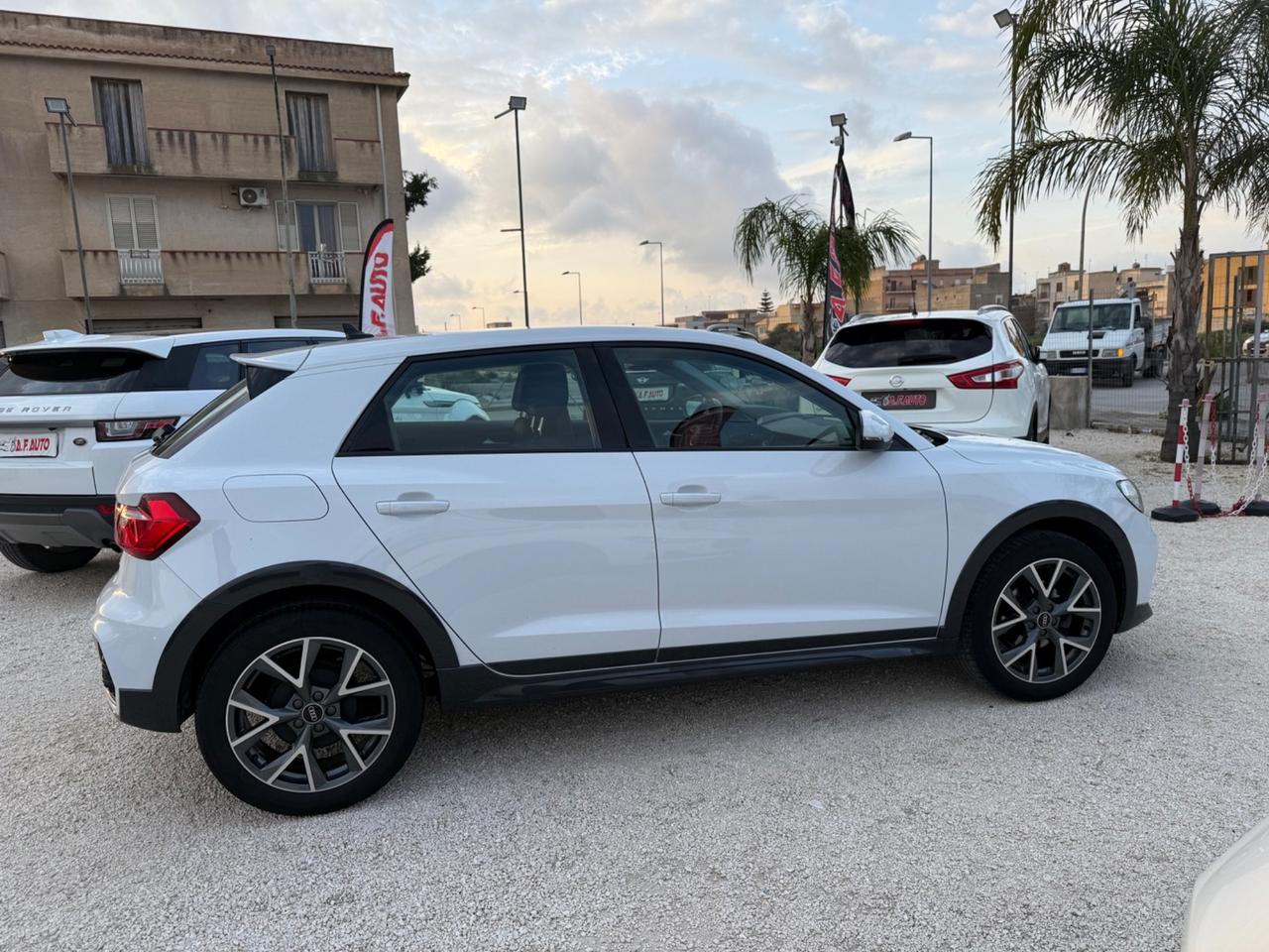 Audi A1 citycarver 30 TFSI Identity Contrast