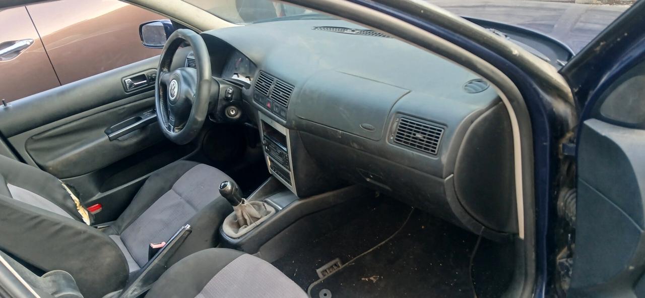 Volkswagen Golf 4 1.6 benzina euro 4 neopatentati