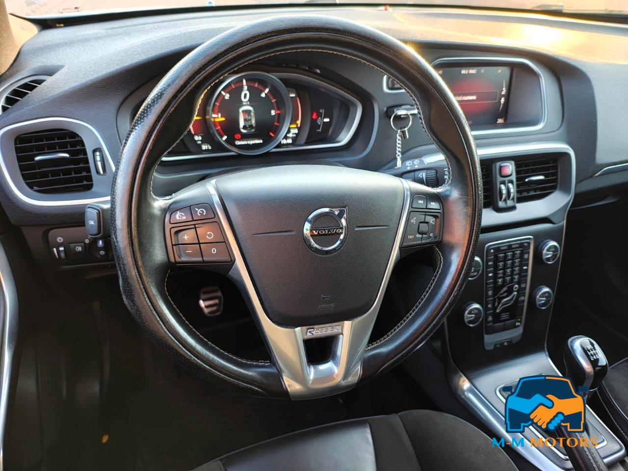 Volvo V40 2.0 d2 R-design Momentum my17