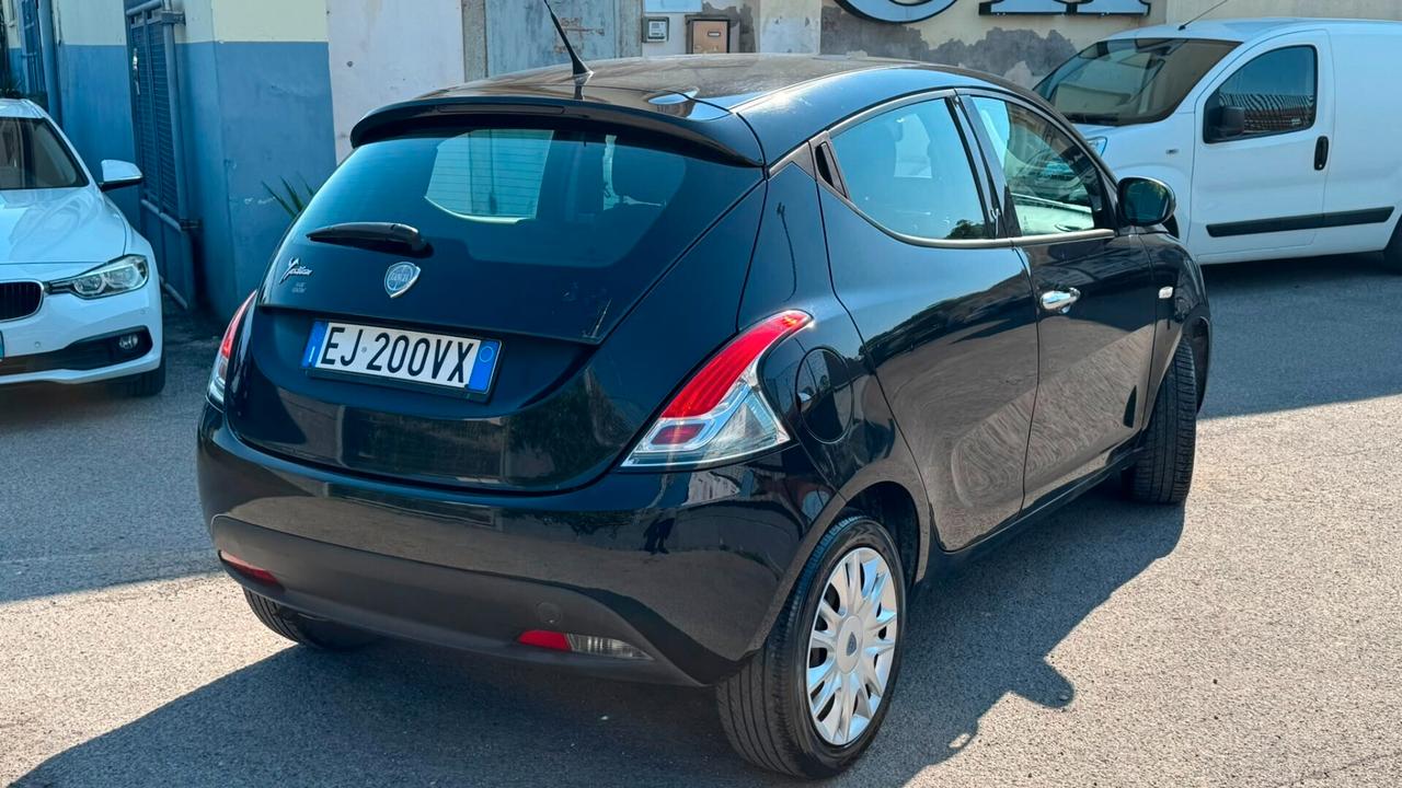 Lancia Ypsilon 1.2 69 CV 5 porte S&S Platinum