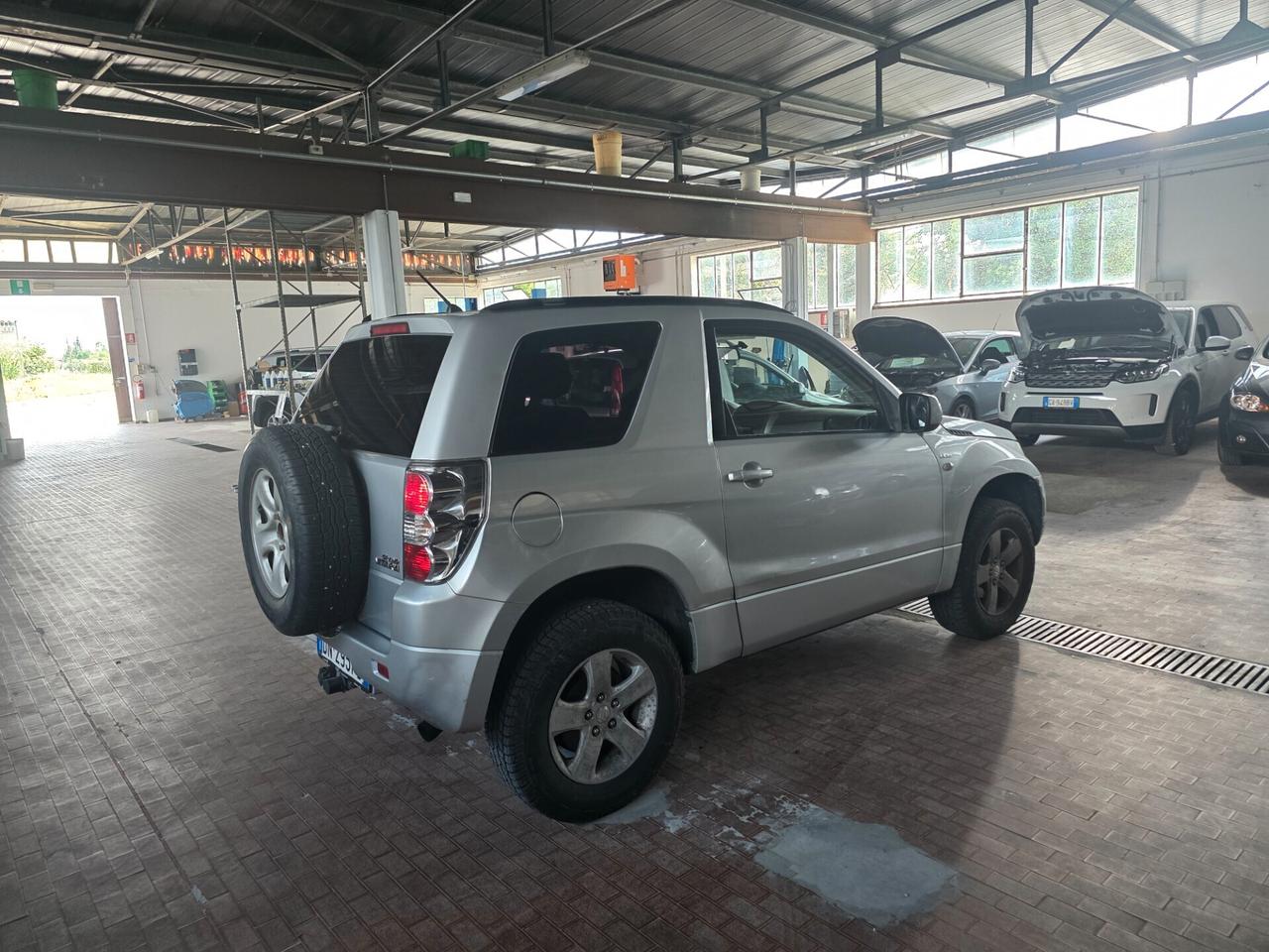 Suzuki Grand Vitara 1.9D 3 porte gancio traino