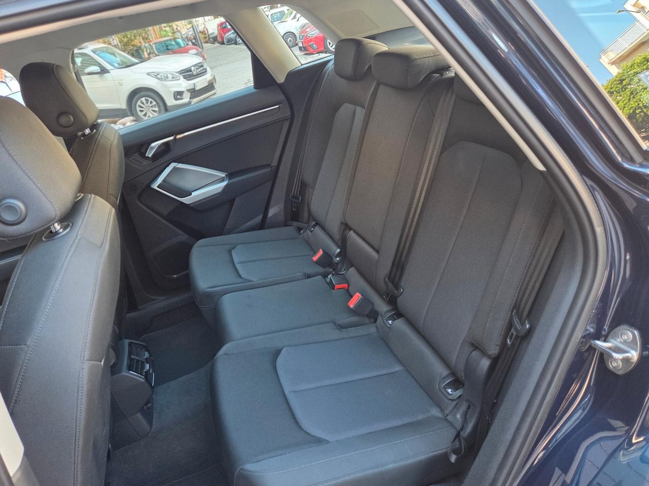 Audi Q3 35 TDI S tronic 150 cv Business