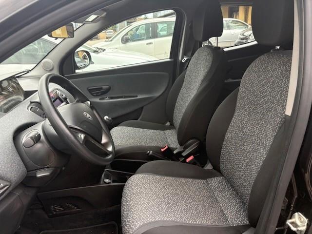 Lancia Ypsilon 1.0 FireFly