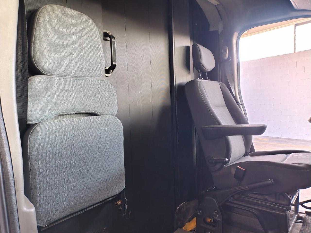 Renault MASTER 2.3 FURGONE TETTO ALTO CON ATTRZZATURA SCAFFALI IDRAULICI