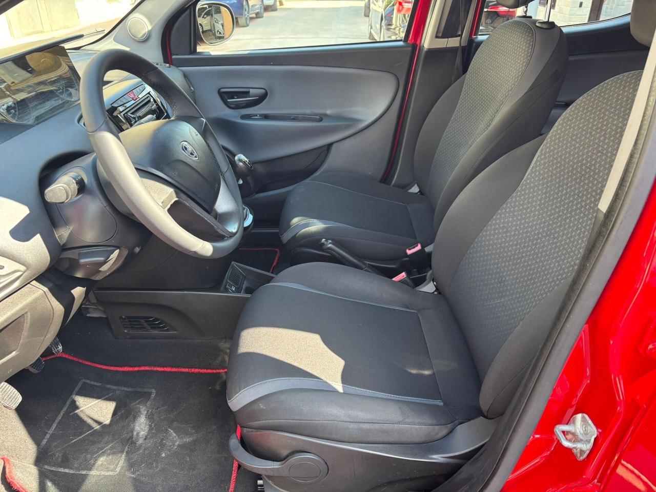 Lancia Ypsilon 0.9 TwinAir 85 CV 5 porte Metano Ecochic Platinum