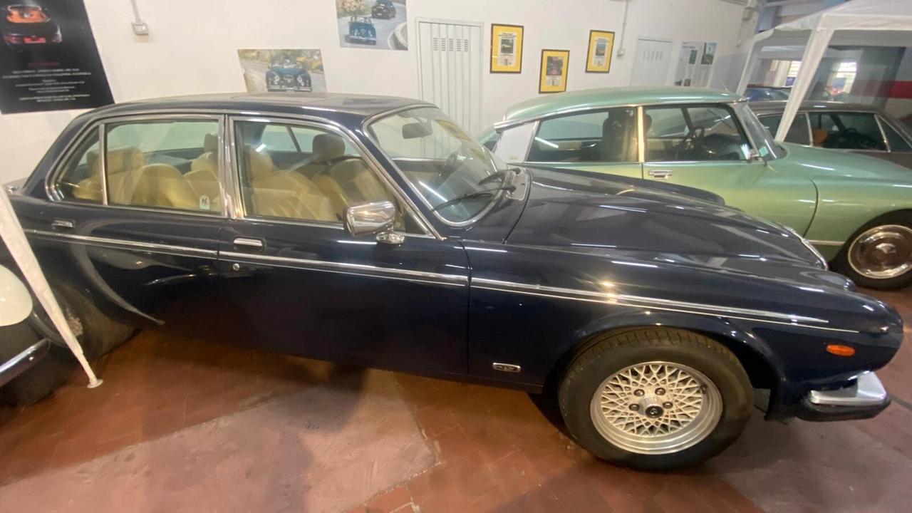Daimler Double Six