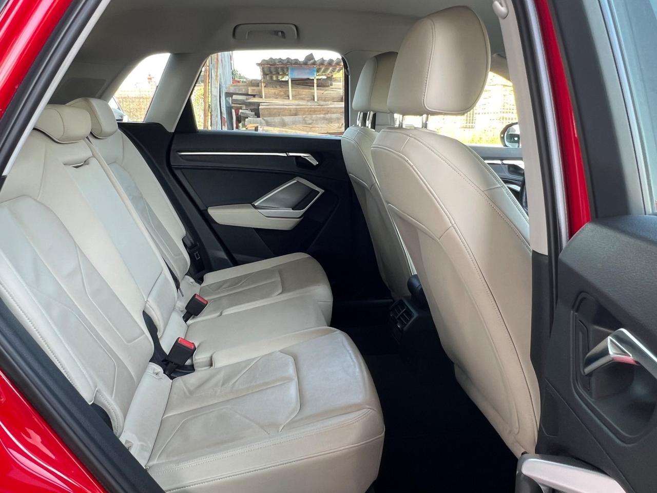 Audi Q3 40 TFSI quattro S tronic Business