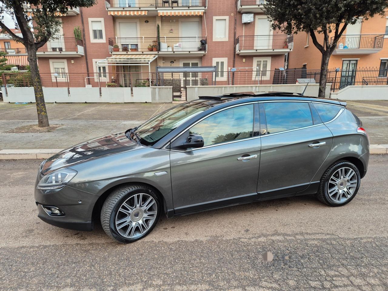 Lancia Delta 1.9 190cv MJT bi turbo tetto poltrone frau 2010