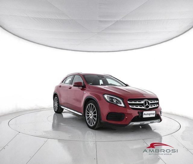 MERCEDES-BENZ GLA 200 Automatic Premium