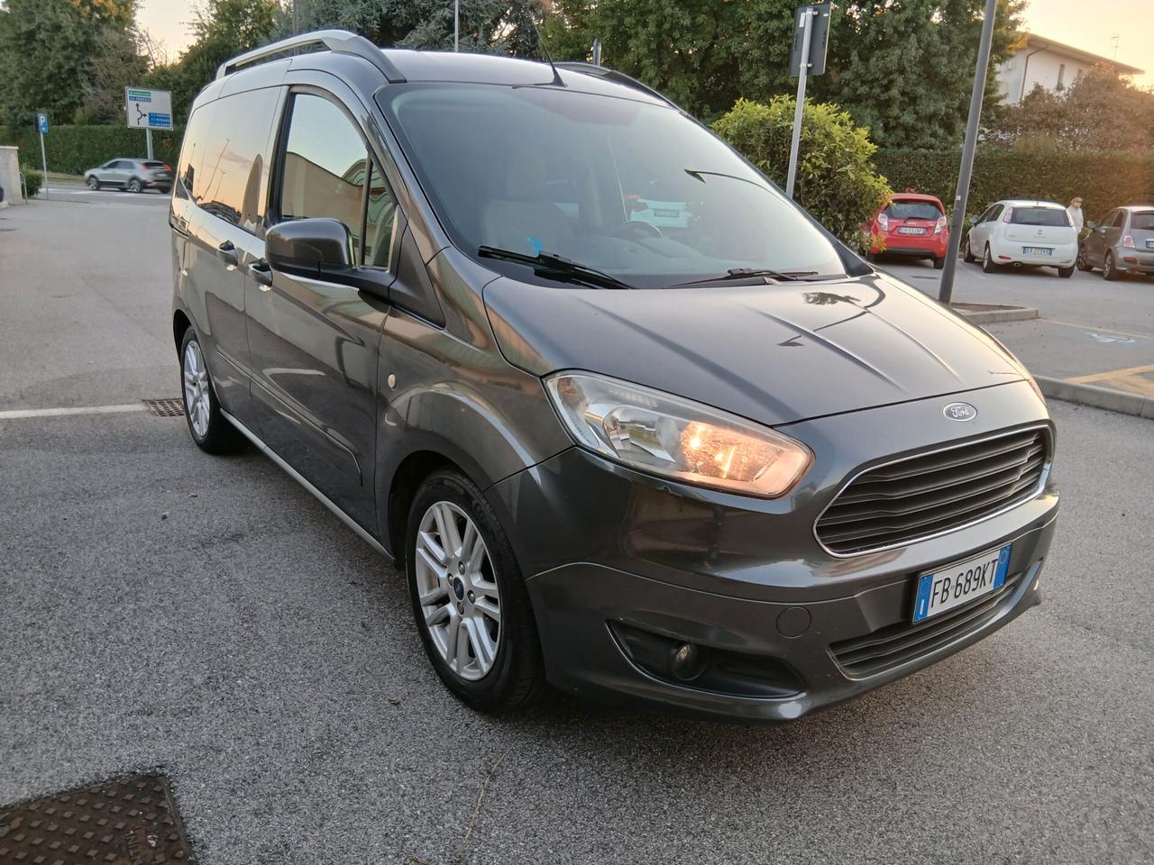 Ford Tourneo Courier 1.0 EcoBoost 100 CV Titanium tua a € 193 mese