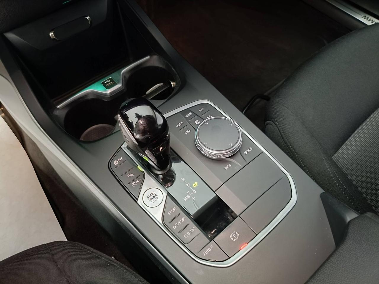 BMW Serie 1 F40 - 118d Advantage auto