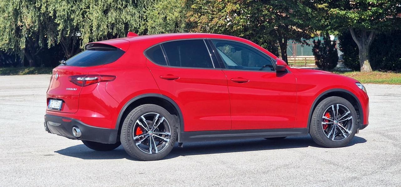 Alfa Romeo Stelvio 2.2 Turbodiesel 160 CV AT8 RWD