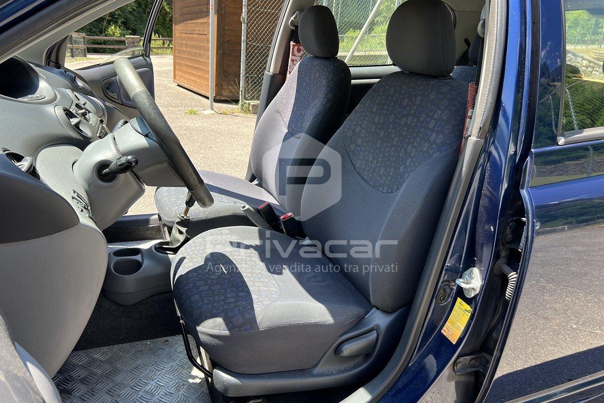 TOYOTA Yaris 1.3i 16V cat 5 porte Luna