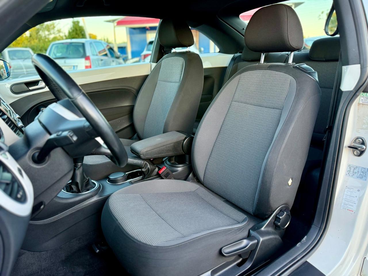 Volkswagen Maggiolino 1.6 TDI Design NEOPATENTATI