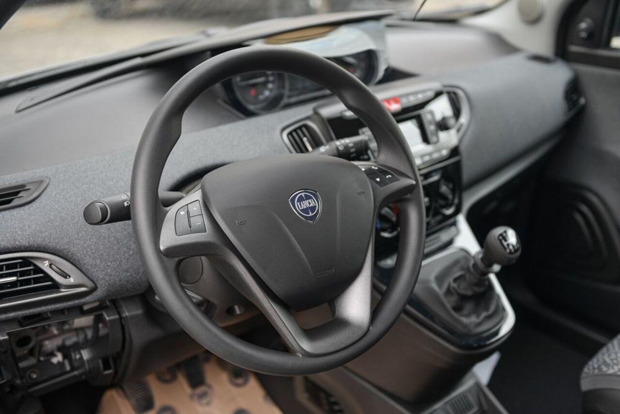 LANCIA Ypsilon III 2021 - Ypsilon 1.0 firefly hybrid Silver s&s 70cv