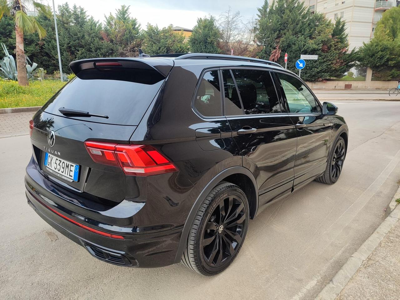Volkswagen Tiguan 2.0 TDI 150 CV DSG R-Line TETTO APRIBILE