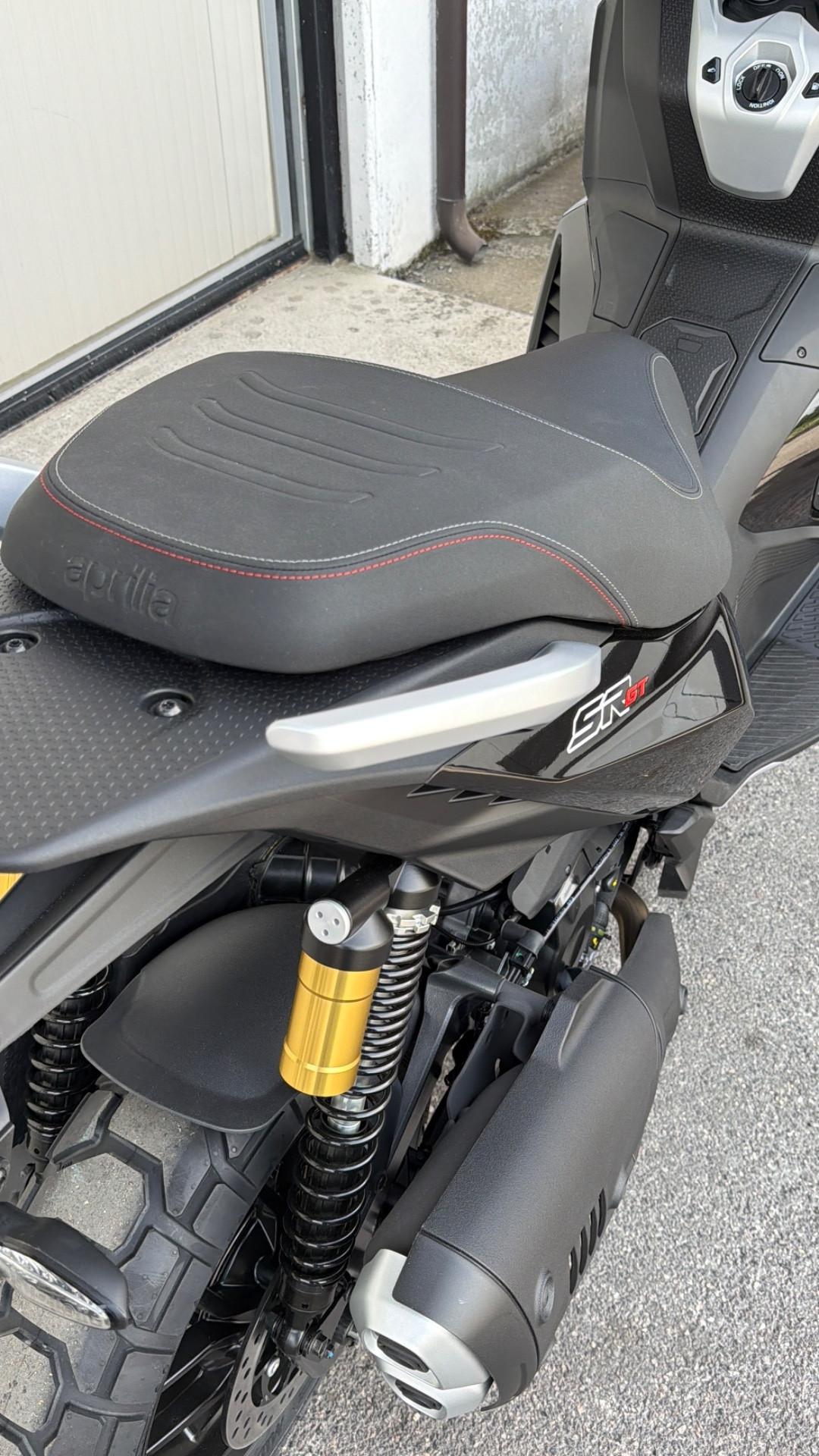 Aprilia SR GT 400