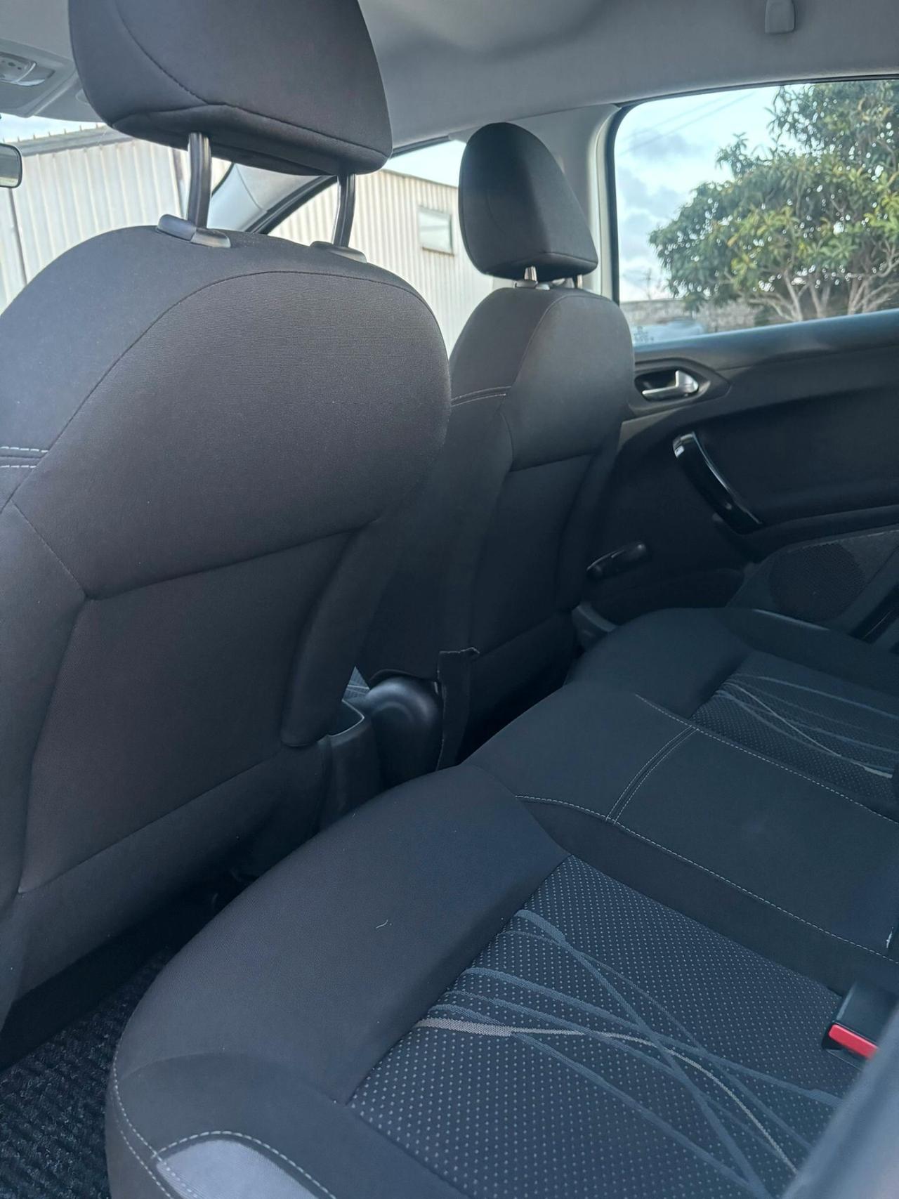 Peugeot 208 1.4 HDi 68 CV 5 porte Allure