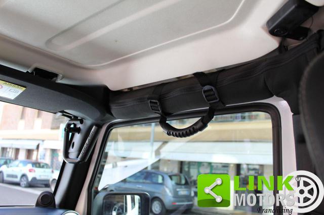 JEEP Wrangler Unlimited 2.8 CRD DPF Sahara Auto