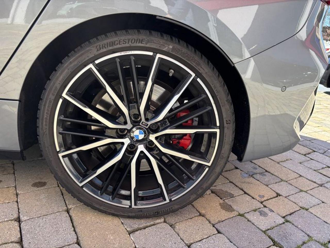 BMW 135 i xDrive NAVI-FULL LED-CAM-19"