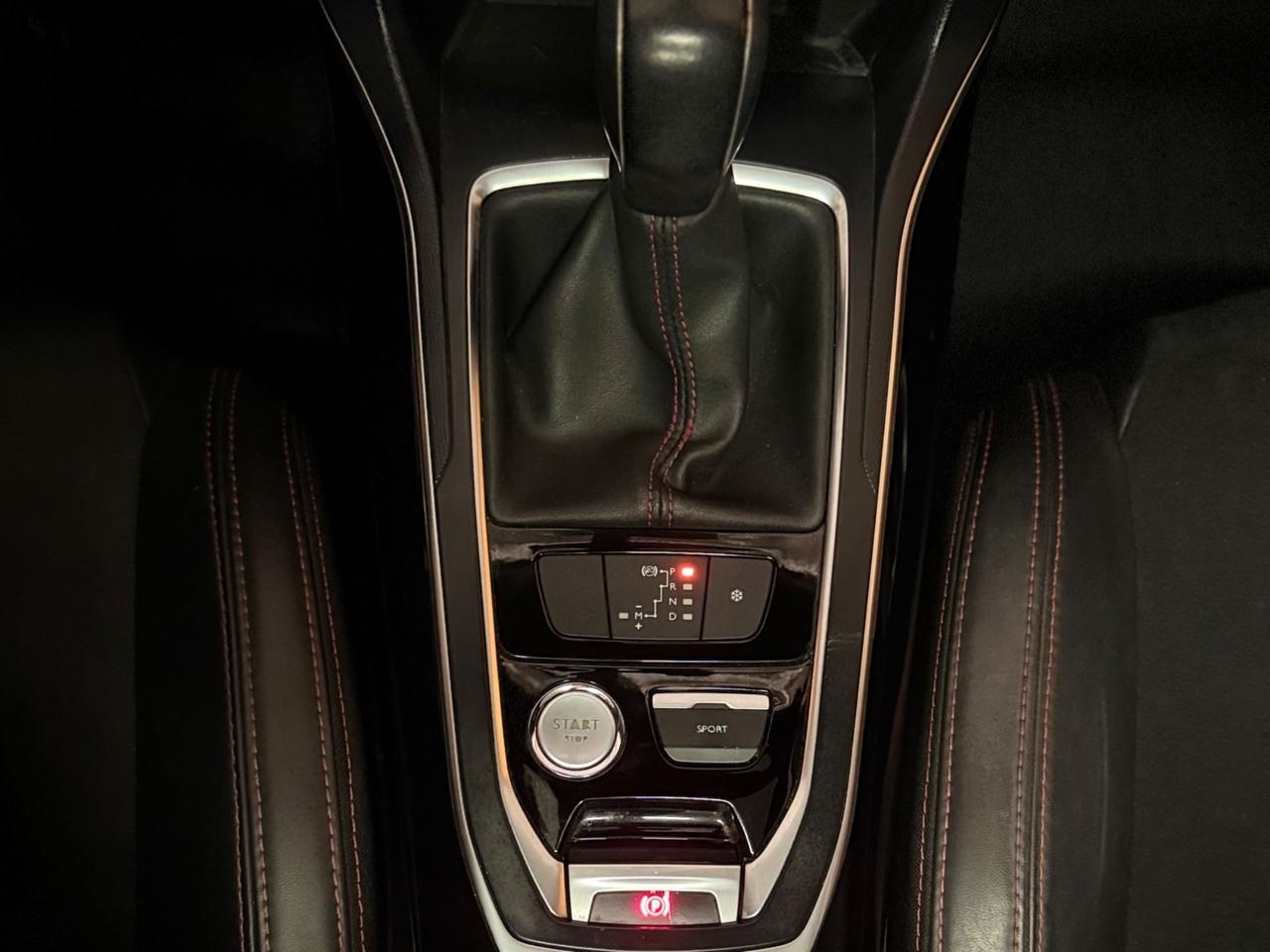 MERAVIGLIOSA PEUGEOT 308 GT CON TETTO PANORAMICO CON 128.162 KM