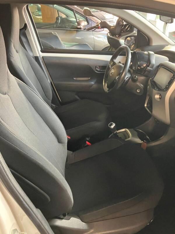 Toyota Aygo 1.0 x-play 5p m-mt my15