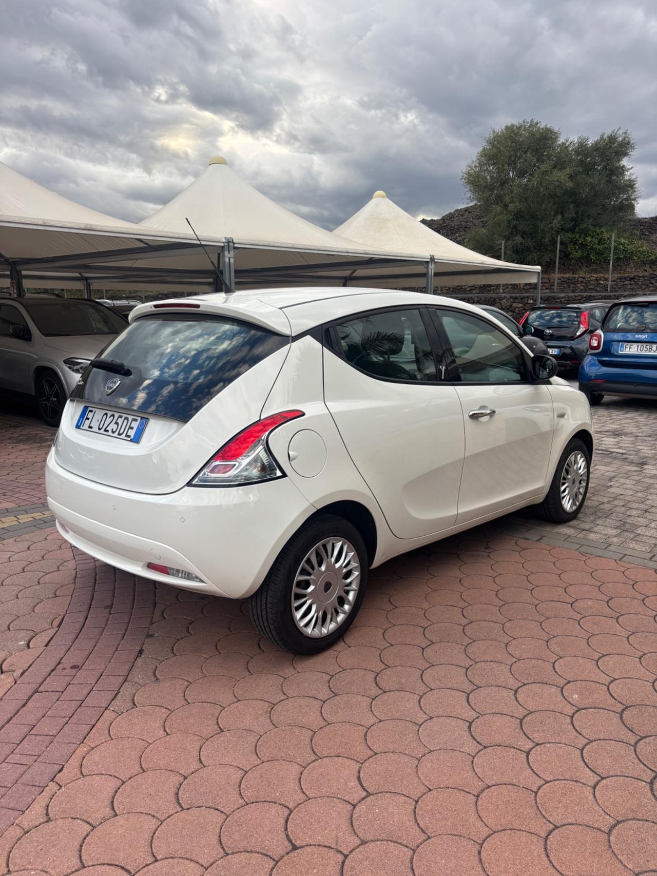 Lancia Ypsilon 1.3 MJT 16V 95 CV 5 porte S&S Silver