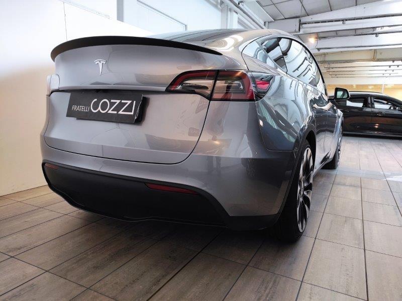 TESLA Model Y - Model Y AWD Performance