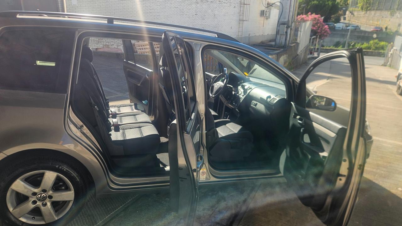 Volkswagen Touran 1.9 TDI DSG 7 POSTI