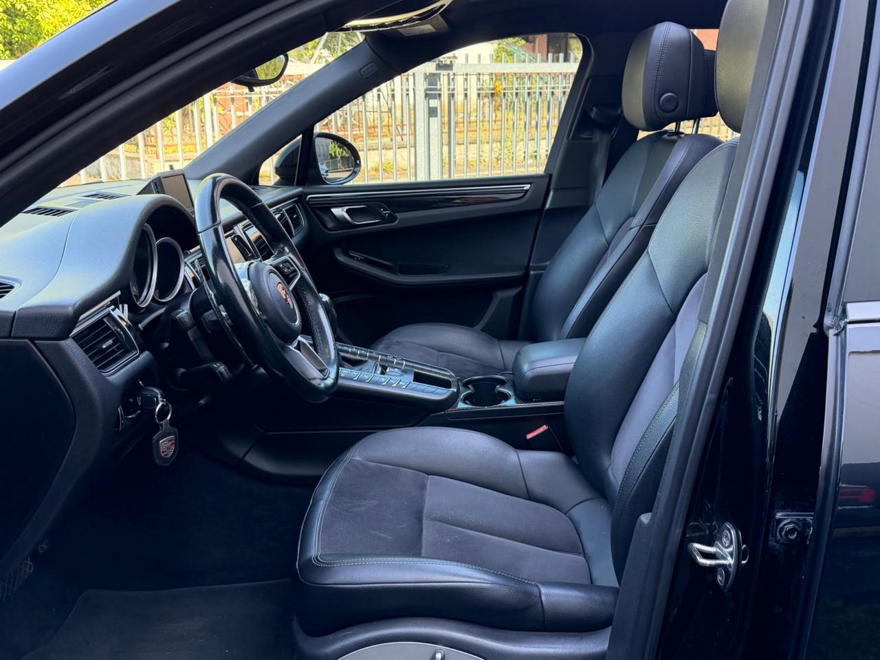 Porsche Macan 3.0 S Diesel FULL TETTO TOTAL BLACK MOTORE NUOVO FATTURATO