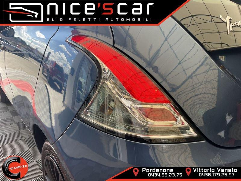 Lancia Ypsilon Ypsilon 1.0 FireFly 5 porte S&S Hybrid Ecochic Silver
