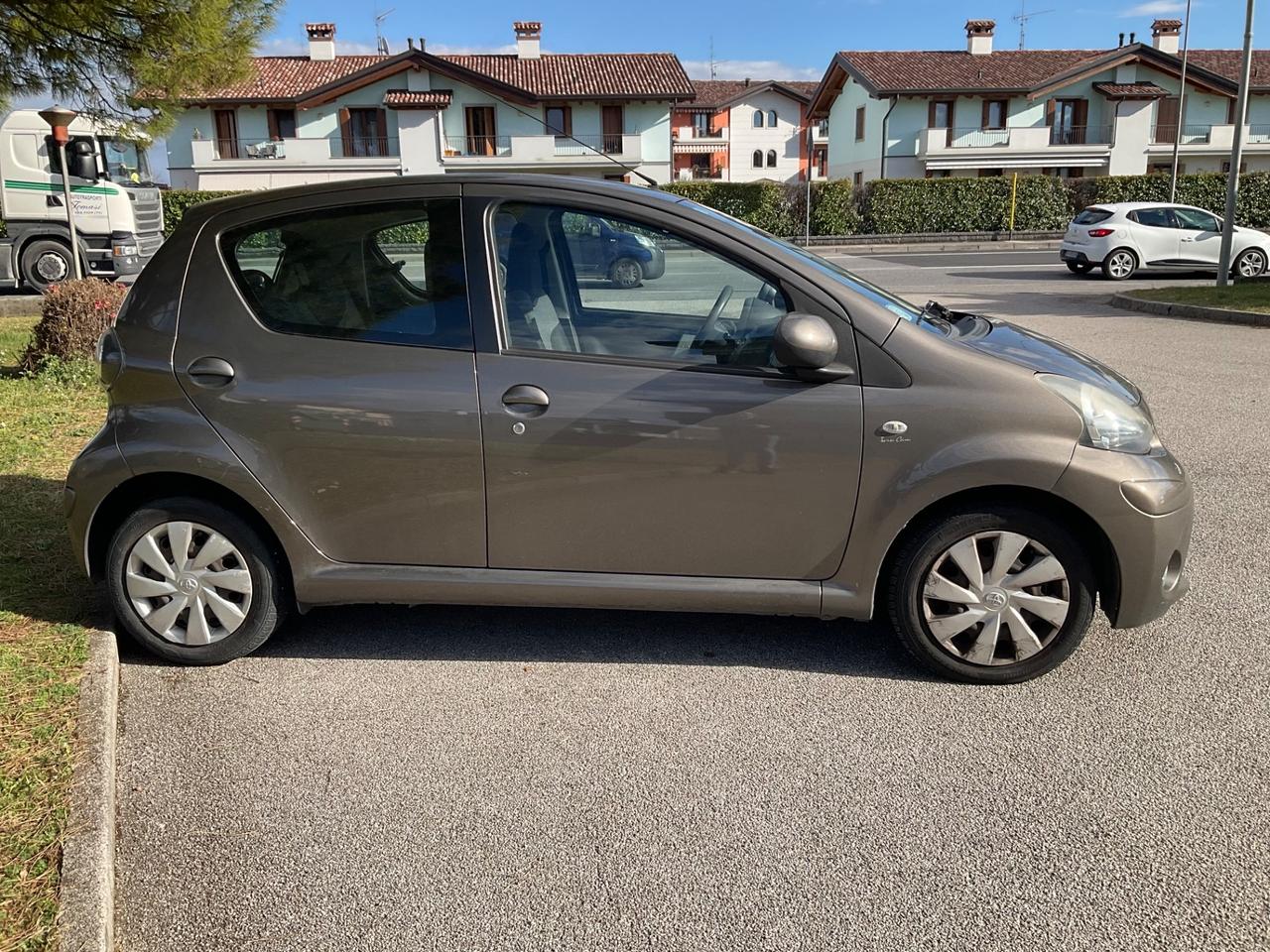 Toyota Aygo 1.0 12V VVT-i 5 porte Active Connect