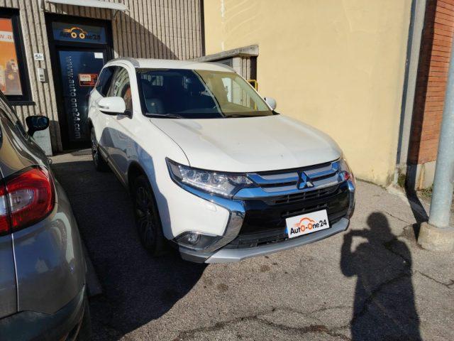 MITSUBISHI Outlander 2.2 DI-D 4WD Instyle Plus SDA 7 posti AUTOMATICO