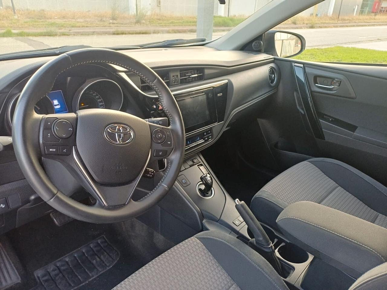 Toyota Auris 1.8 Hybrid Lounge *45.700 km