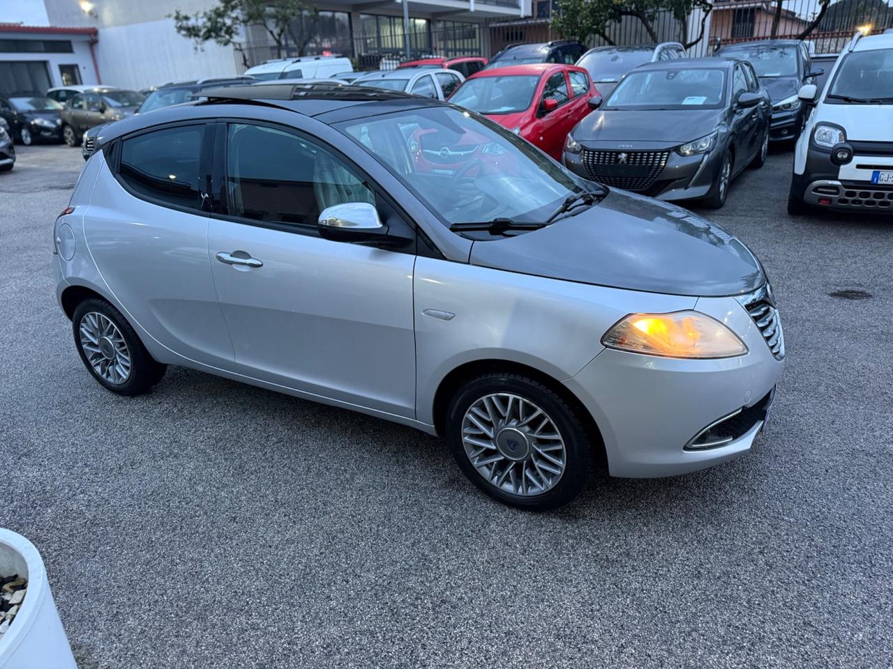 Lancia Ypsilon 1.2 69 CV Platinum Tetto + vernice bicolore