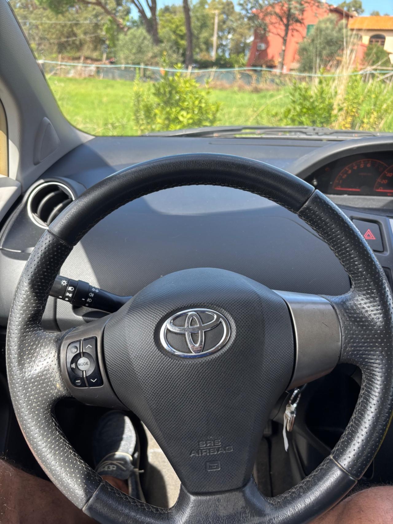Toyota Yaris 1.3 5 porte Sol neo patentato