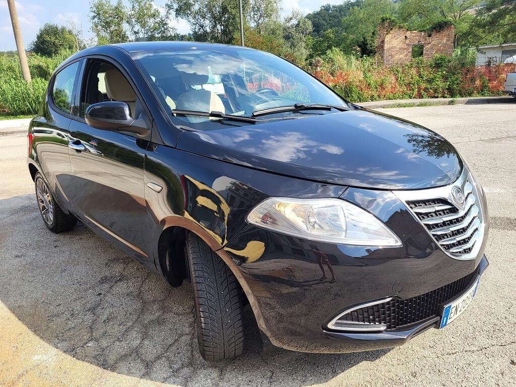 Lancia Ypsilon 1.2 69 CV Unyca