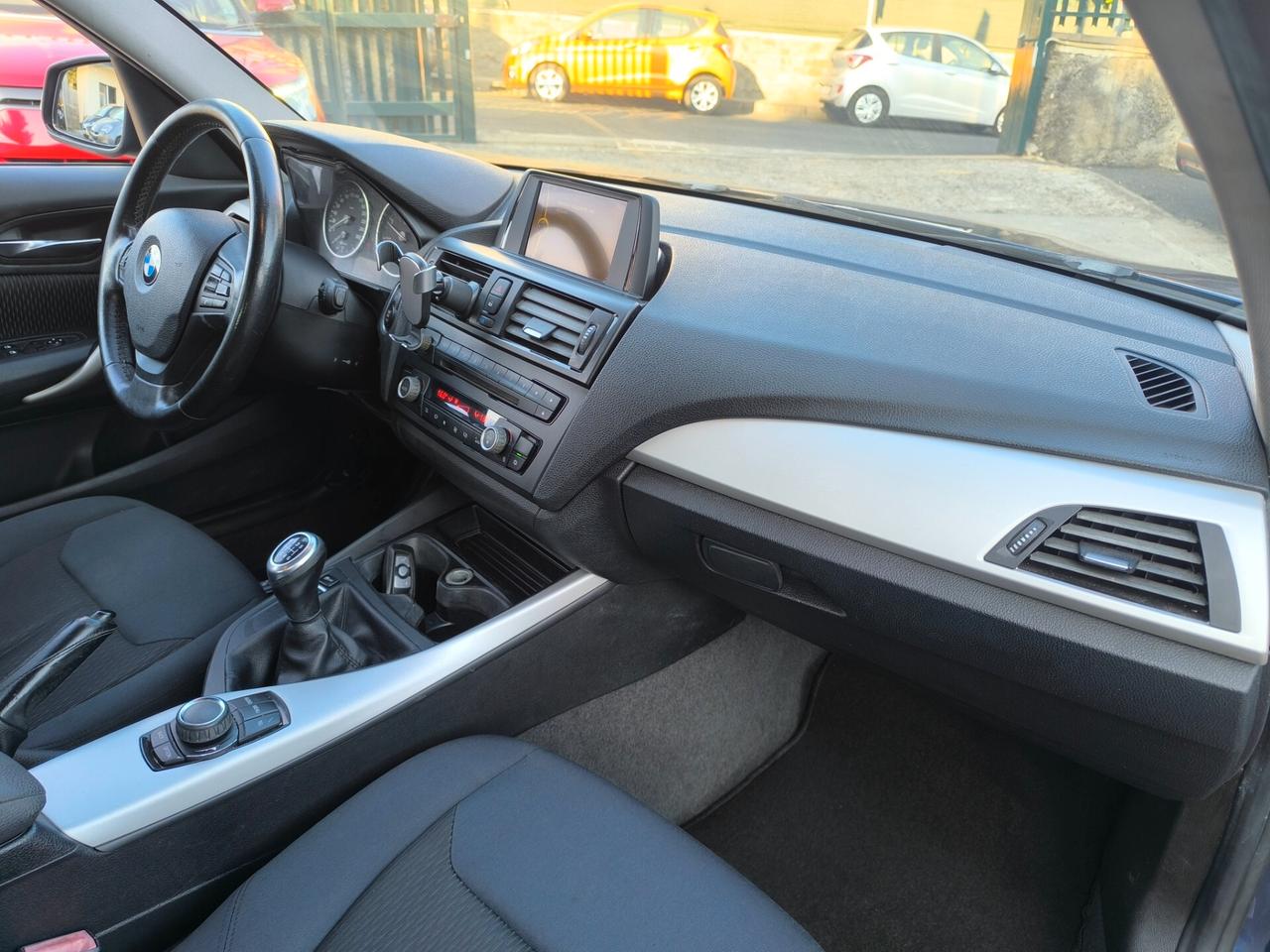 Bmw 116 116d 5p. Urban