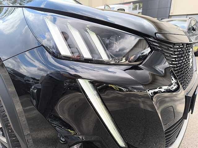 Peugeot 2008 motore elettrico 136 CV GT