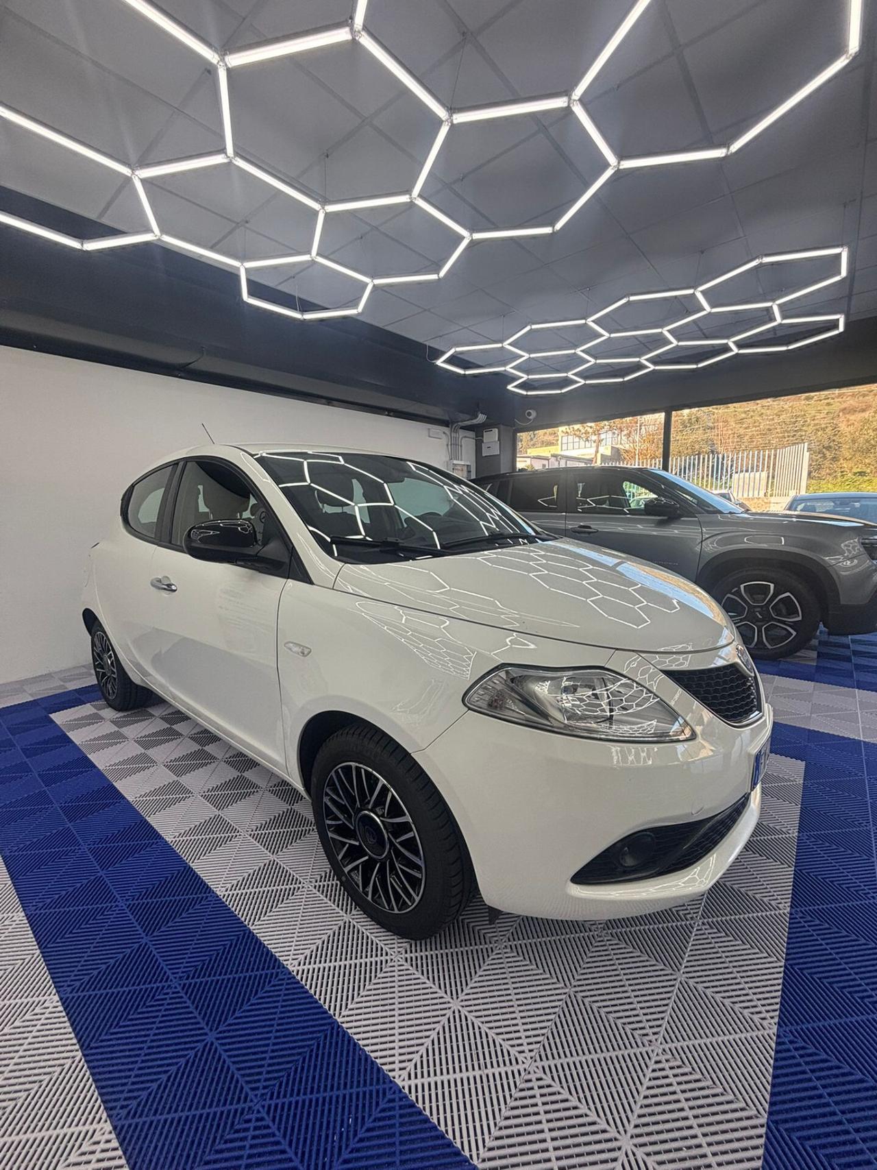 Lancia Ypsilon 1.2 69 CV 5 porte S&S Gold