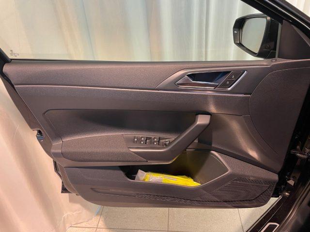 VOLKSWAGEN Polo 1.0 TSI DSG R-Line 17" DAB+ Travel Assist