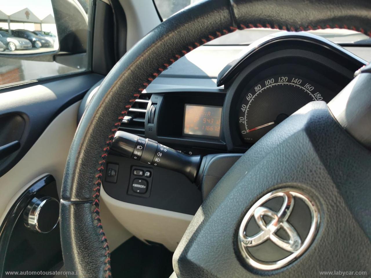 TOYOTA iQ 1.3 CVT Style RATE AUTO MOTO SCOOTER