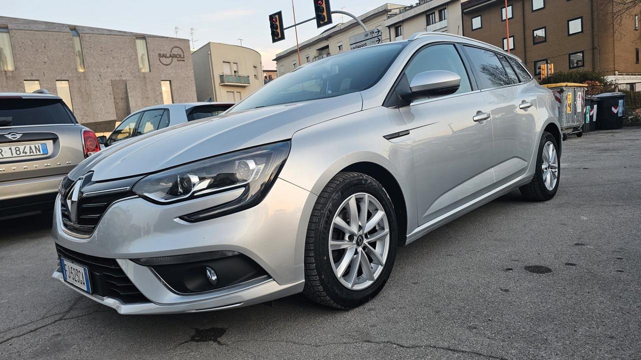 Renault Megane Mégane dCi 8V 110 CV EDC Energy Bose