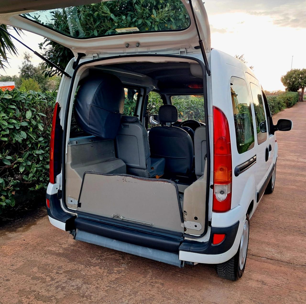 Renault Kangoo TRASPORTO DISABILI PIANALE RIBASSATO UNIPRO