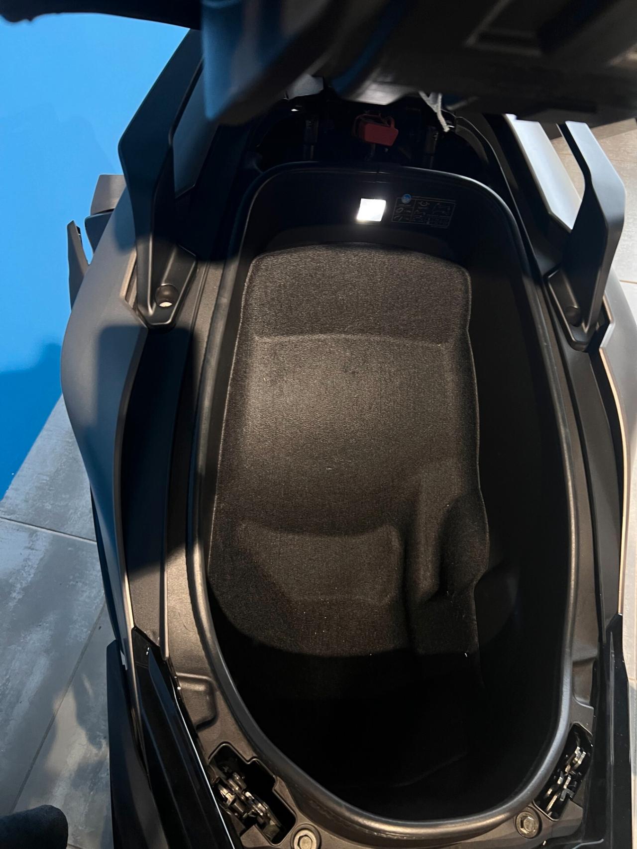 Kymco AK 550 PREMIUM - USATO