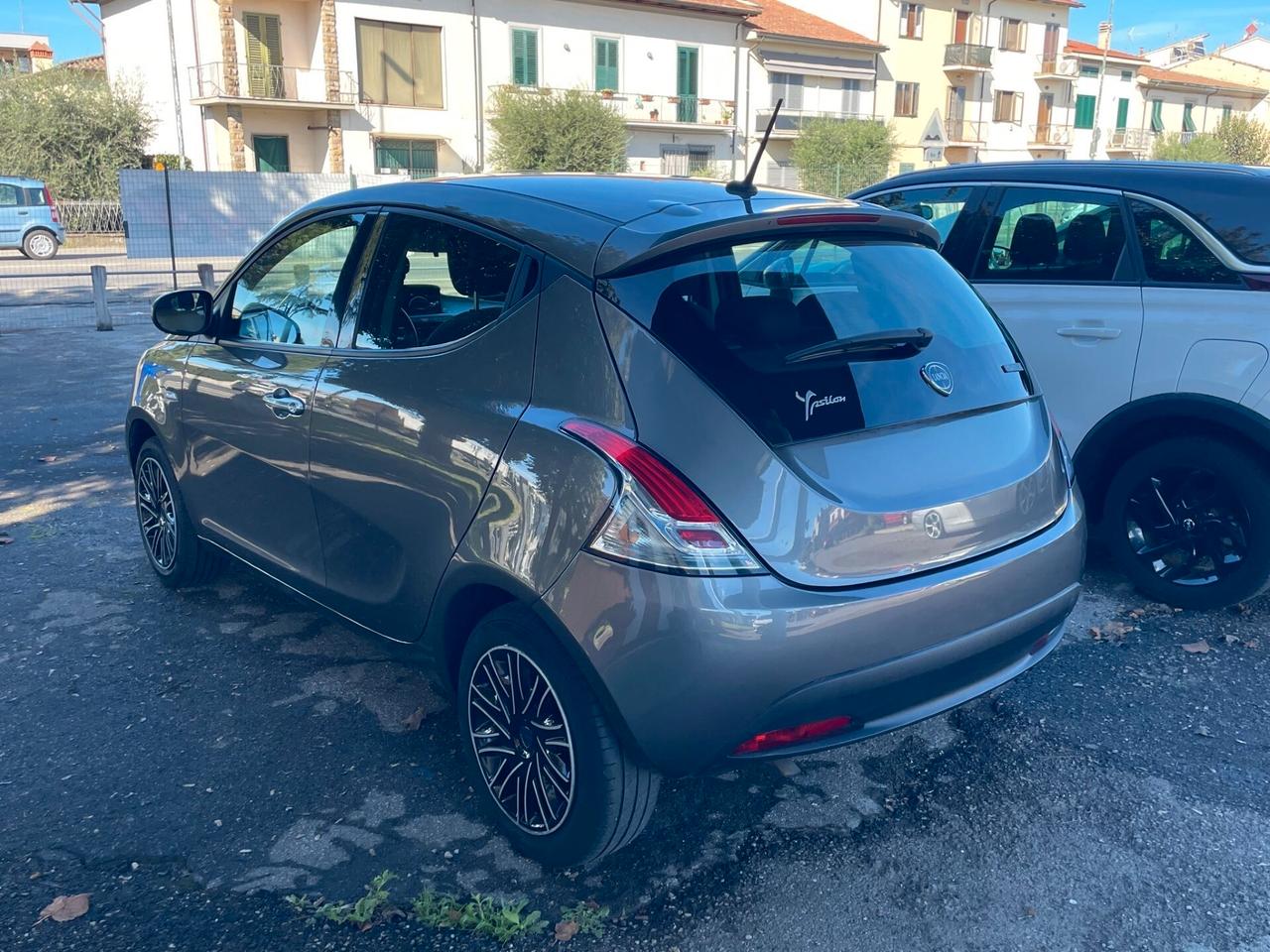 Lancia Ypsilon 1.0 FireFly Hybrid Silver GARANTITA