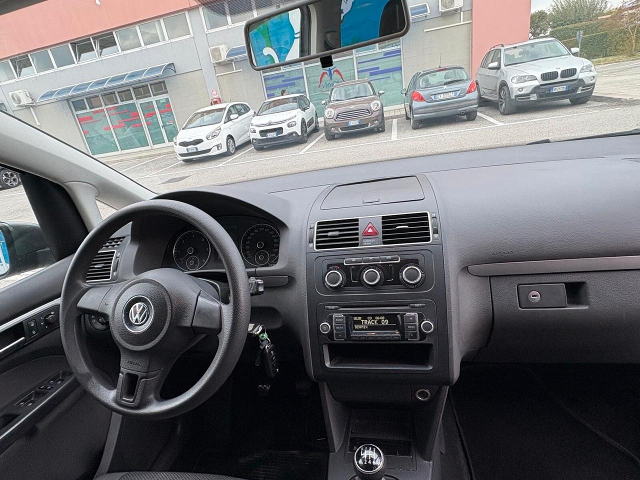 Volkswagen Touran 1.6 TDI 7 posti Neopatentati