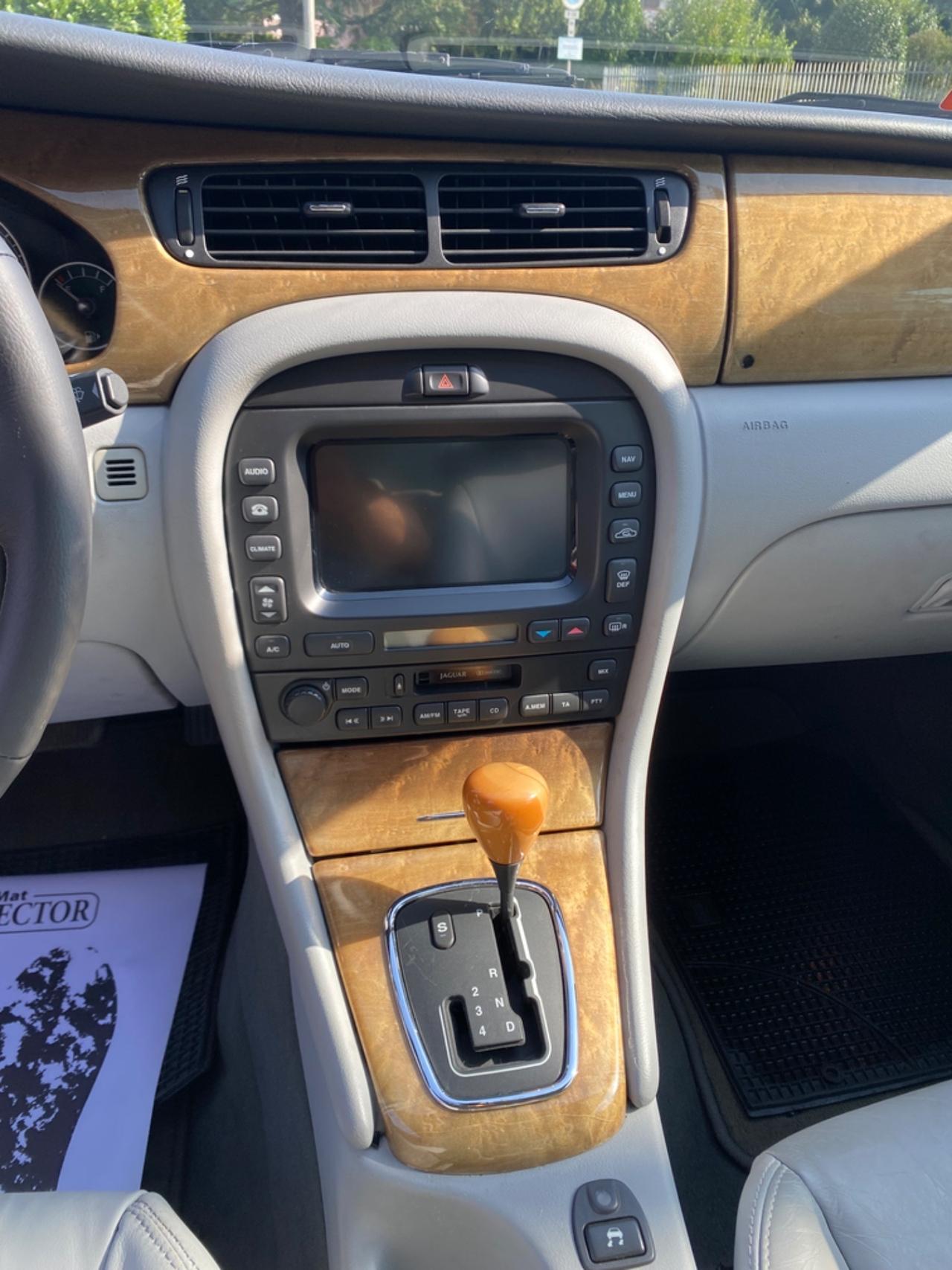 Jaguar X-Type 2.5 V6 24V cat Executive